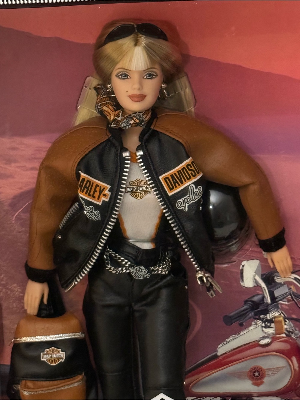 Barbie 1999 Harley-Davidson Collector Edition 4th in series doll by Mattel - Picture 3 of 10